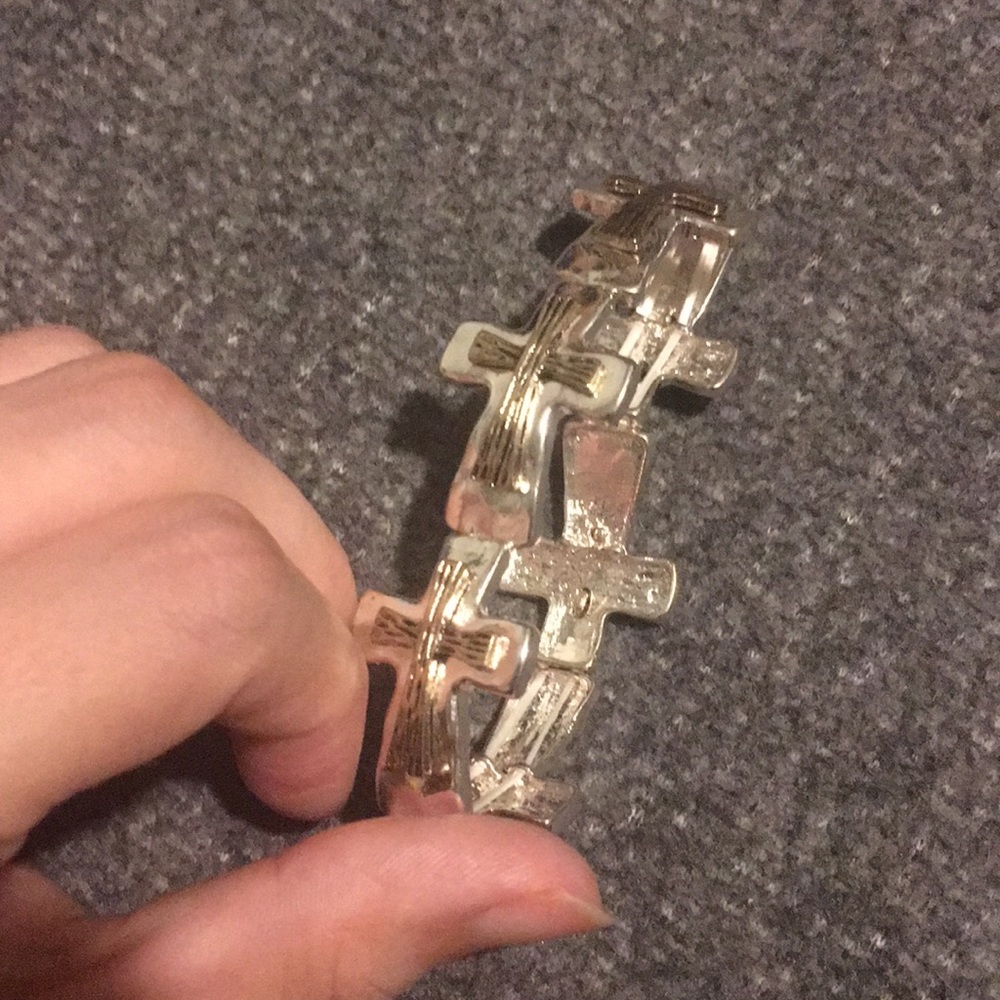 💍3/$5- jewelry- Cross Bracelet